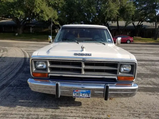 1987 dodge ramcharger, super clean ! 318, automatic , 1 owner super nice !