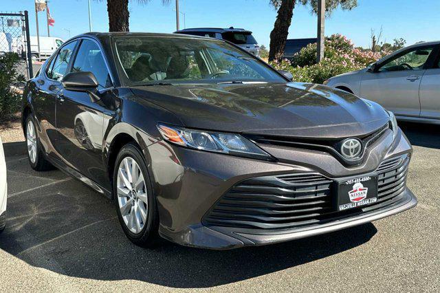 2020 toyota camry le