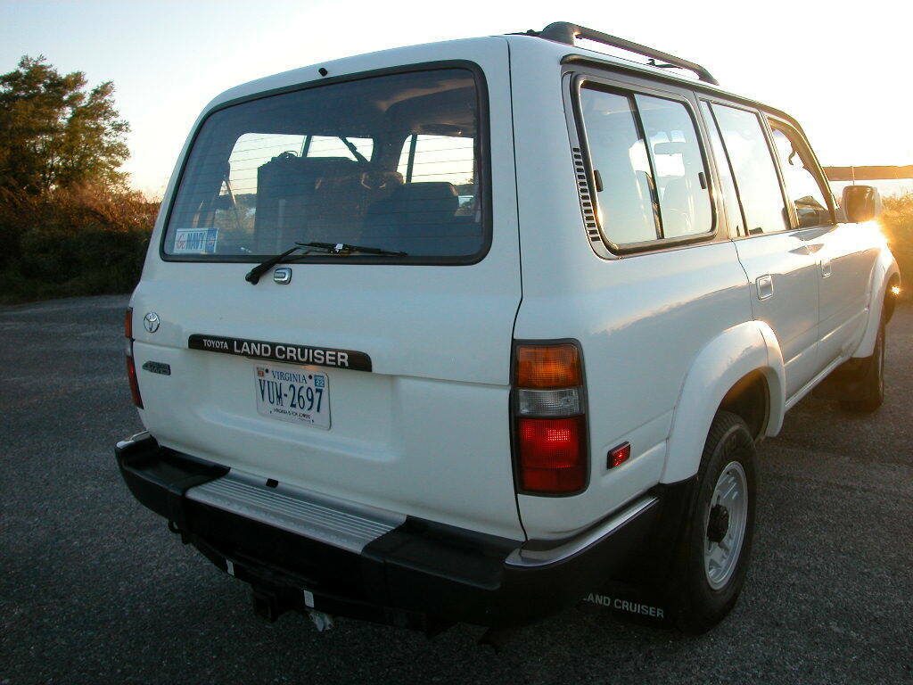 1992 land cruiser suv white/blue, average miles, excellent condition
