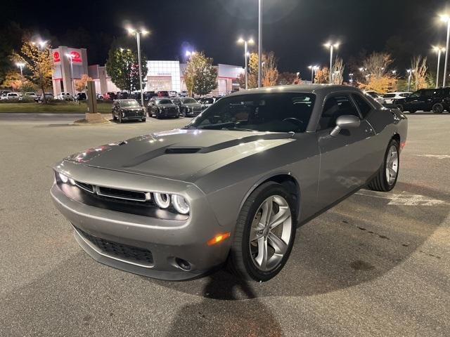 2017 dodge challenger sxt