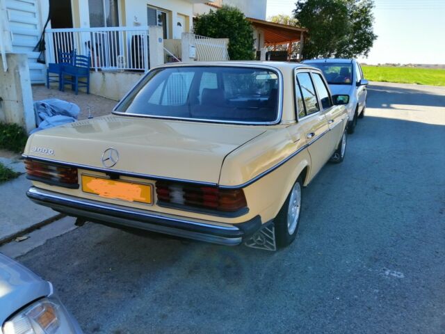 1974 mercedes 300d model great condition full original leather no refurnb all pa