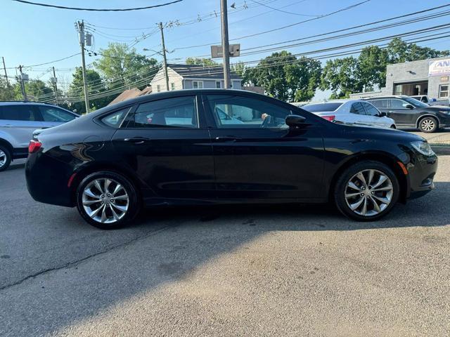 2015 chrysler 200 s