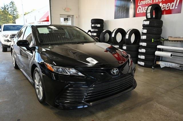 2021 toyota camry le