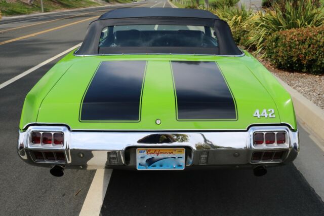 1972 442 convertible movie car