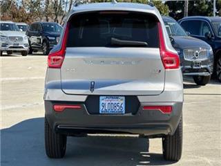 2024 Volvo XC40 b5 plus dark theme