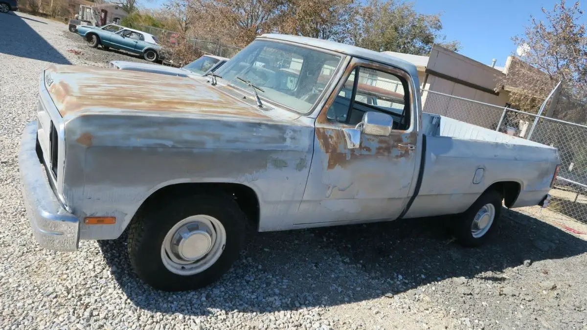 1989 dodge d-150 project truck! scroll down to view more pics!