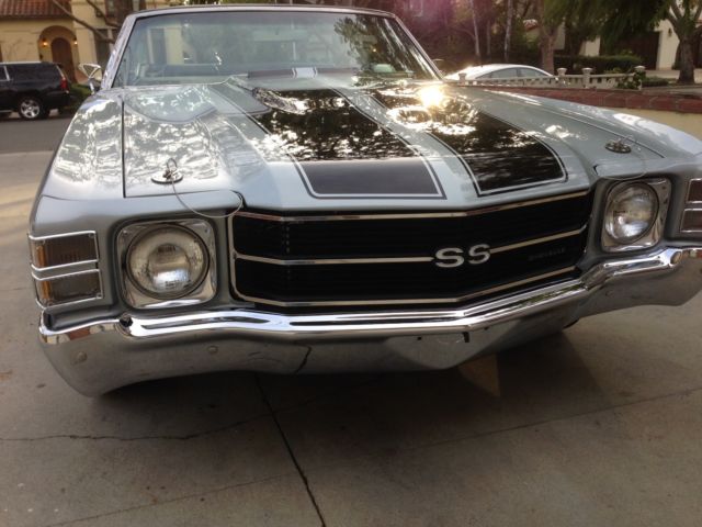 very clean cortex silver drop top, 350 v8, auto, cold a/c