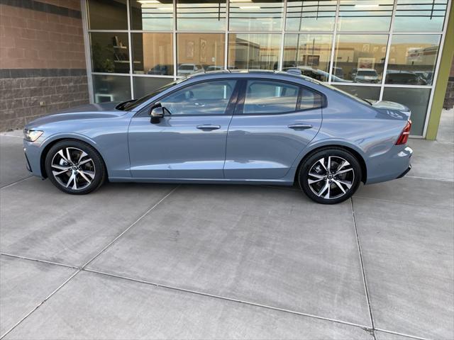 2024 volvo s60 b5 plus dark theme