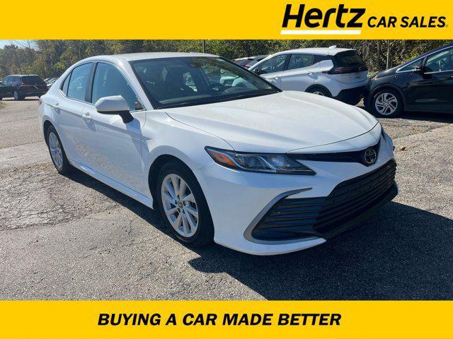 2022 toyota camry le