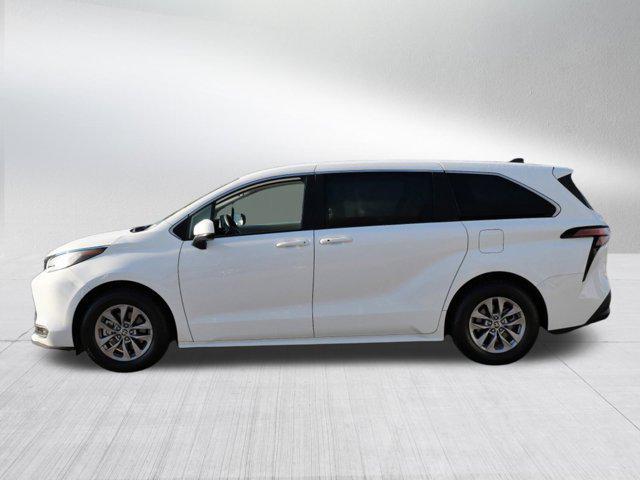 2022 toyota sienna le