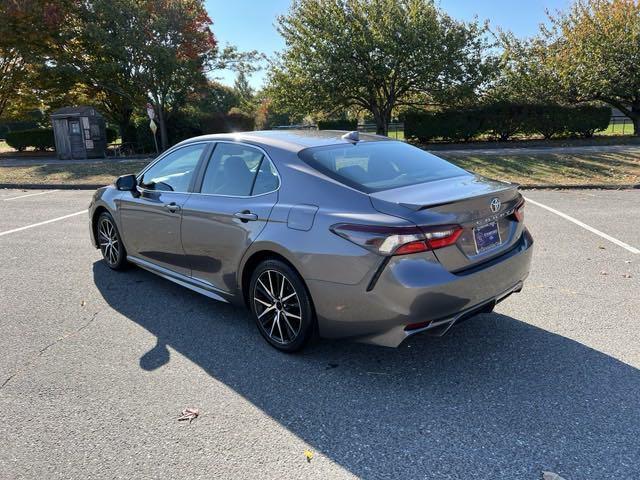 2021 toyota camry se