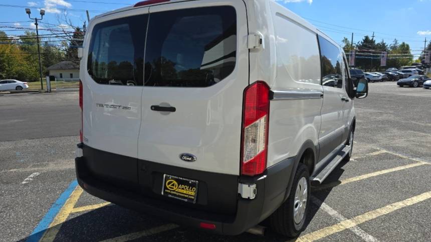 2022 ford transit 250