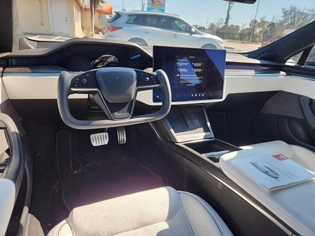 2022 tesla model s plaid