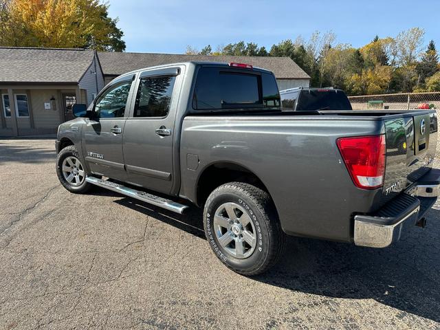 2011 nissan titan sv