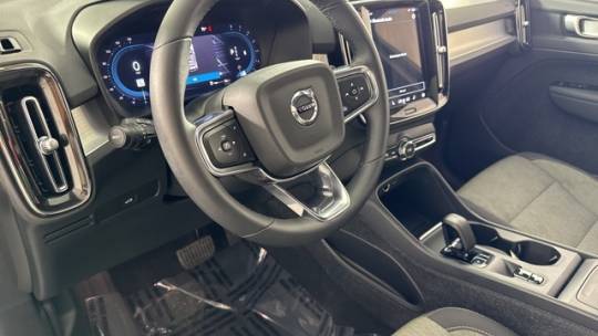 2023 volvo xc40 b5 core