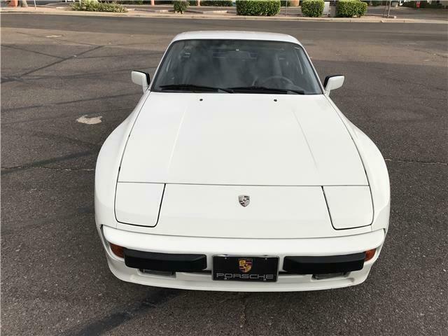 1987 porsche 944 in white, no rust, no accidents, includes records books manuals