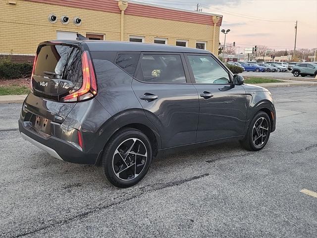 2023 kia soul ex