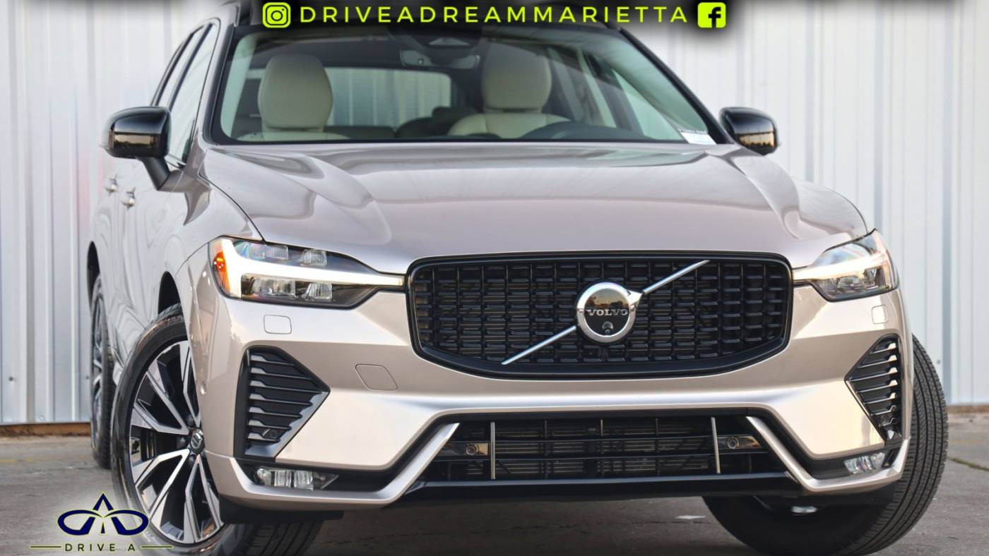 2024 volvo xc60 b5 plus dark theme