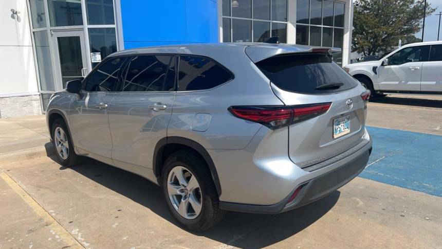 2022 toyota highlander le