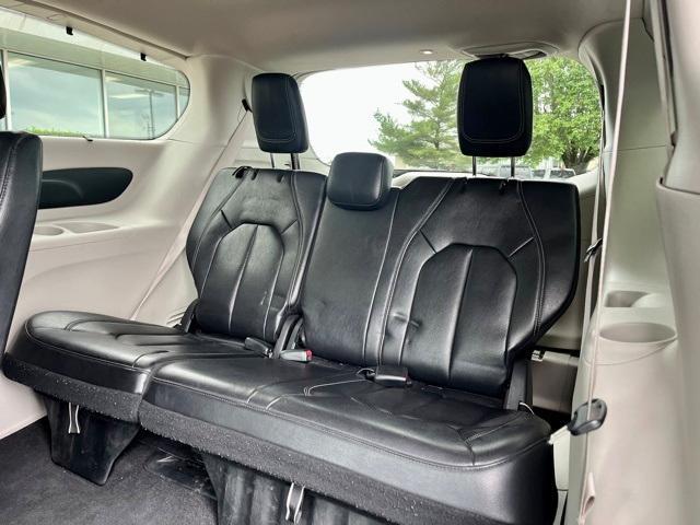 2022 chrysler pacifica touring-l