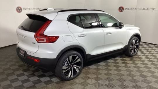 2025 Volvo XC40