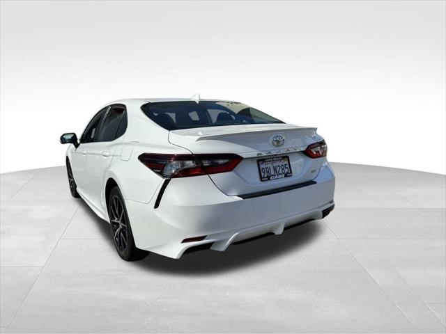 2022 toyota camry se