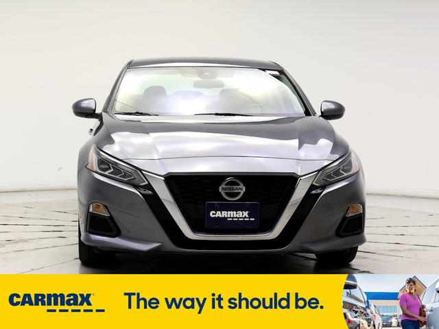 2022 nissan altima sv