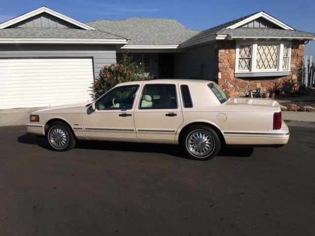 1995 lincoln town car cartier - low mileage and pristine!