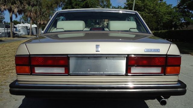 1989 rolls royce silver spur for auction in los angeles