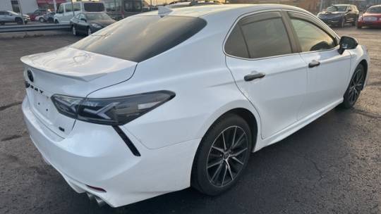 2021 toyota camry se
