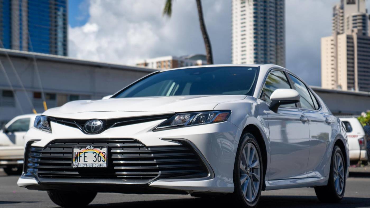 2022 toyota camry le