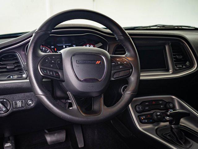2022 dodge challenger sxt