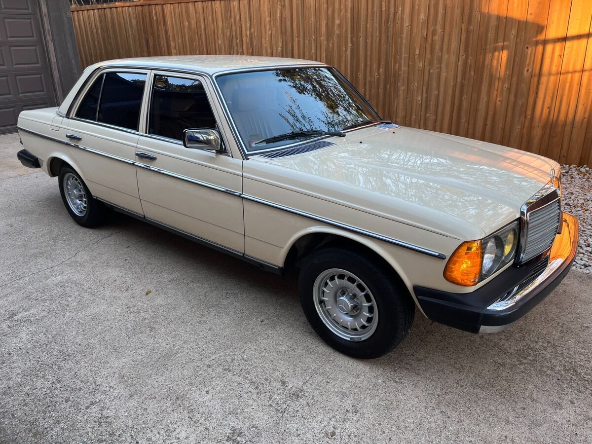 rare one owner 300d turbo diesel, tx car, very nice, kept indoors, records