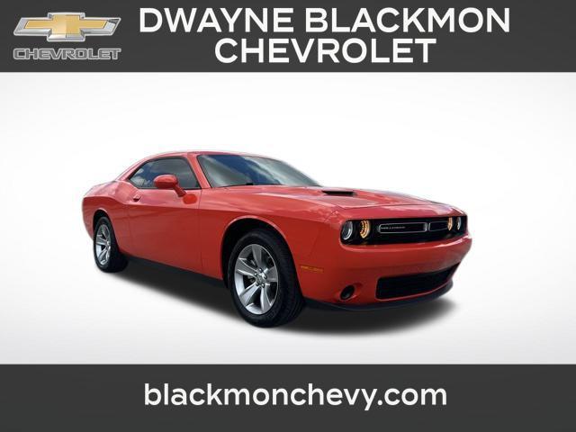 2022 dodge challenger sxt
