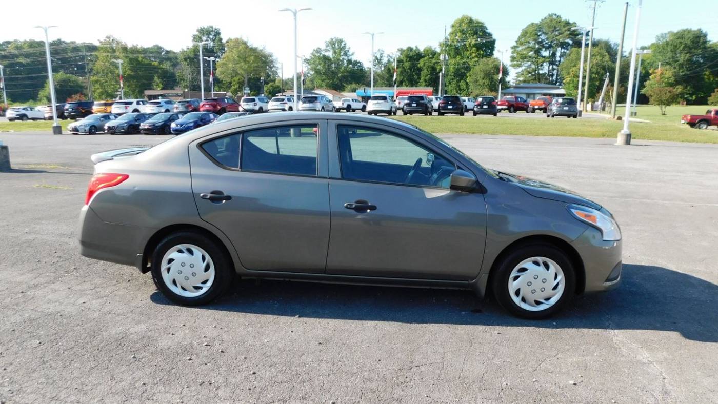 2017 nissan versa