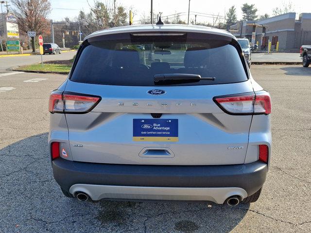 2022 ford escape se