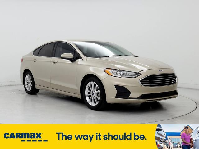 2019 ford fusion se