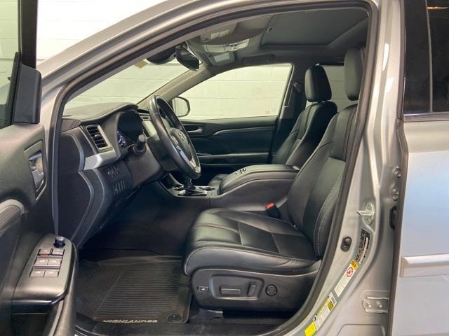 2017 toyota highlander in fond du lac, wisconsin