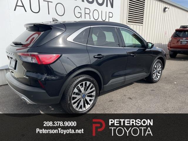 2022 ford escape titanium