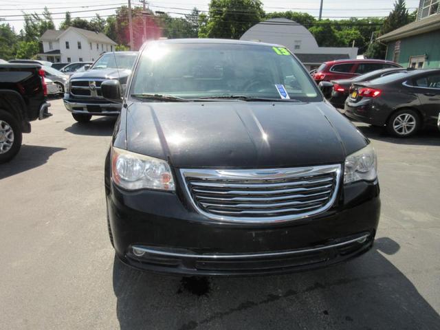 2013 chrysler town & country touring
