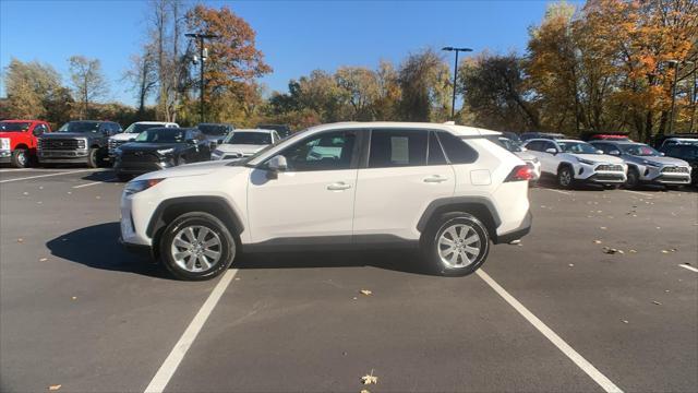 2022 toyota rav4 le