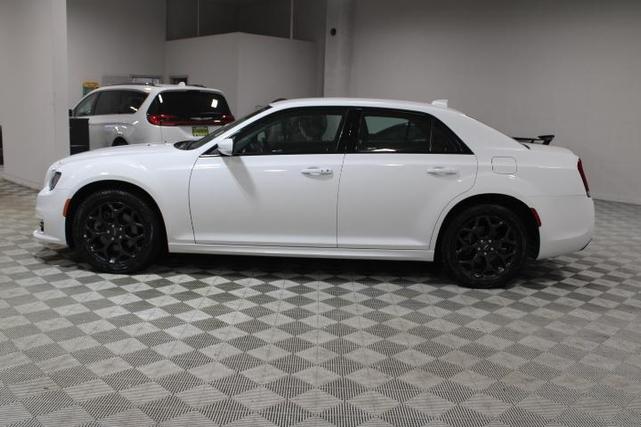 2022 chrysler 300 touring l