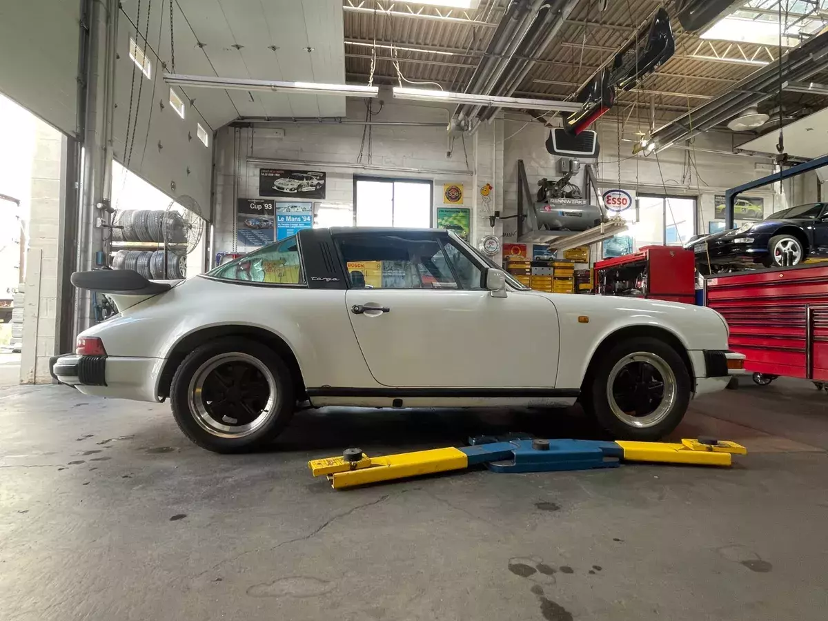 1979 porsche 911 targa sc row