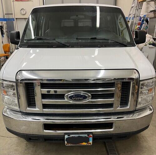 2012 ford e350 super duty passenger xl van 3d - seating for 12!