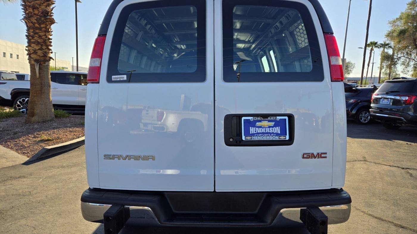 2022 gmc savana 2500