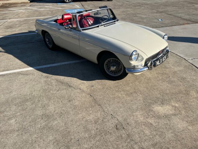 1965 mg b convertible white rwd manual
