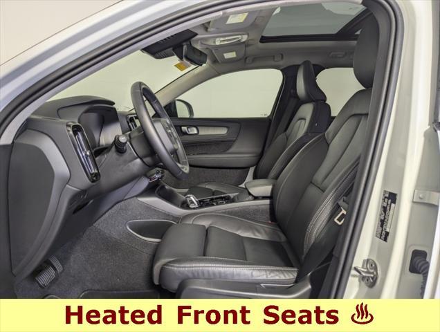 2024 volvo xc40 b5 plus dark theme