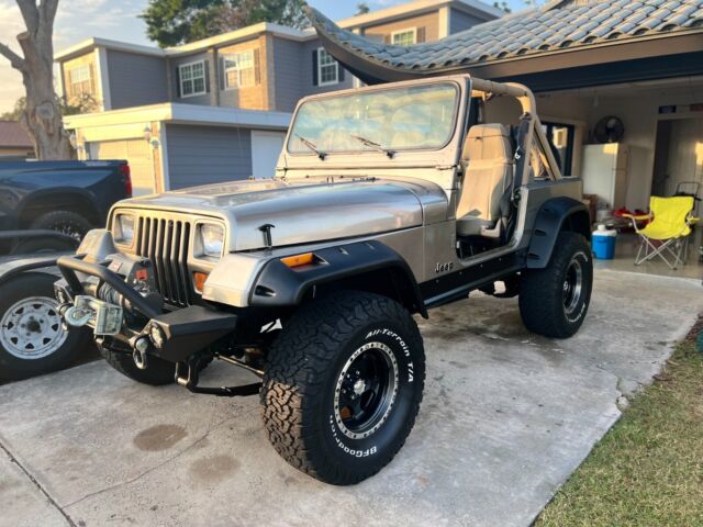 * hardtop * 33 inch tires * custom bumpers * magnaflow *