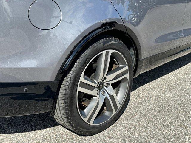 2023 land rover discovery metropolitan edition