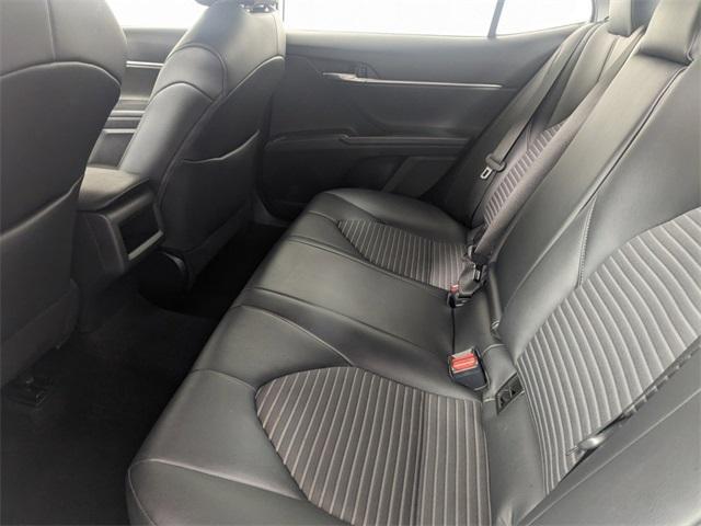 2022 toyota camry se